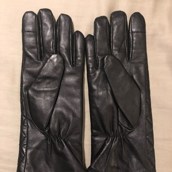 Michael Kors Black Quilted Gloves - Picture 2 of 8